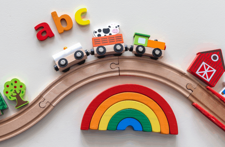 Montessori vs Traditional Toys